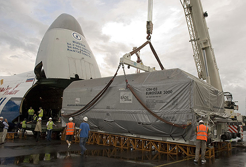 Arianespace HOT BIRD-10 arrival