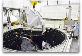 ESA's Herschel lifted from LSS chamber