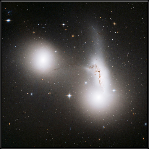Hubble captures galactic tug of war
