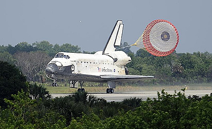 Discovery landing with parachute