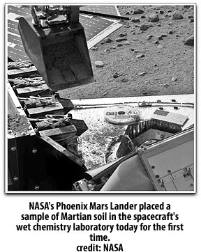 Phoenix Mars Lander Gets Soil