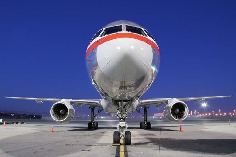 American Airlines Explores In-Flight Connectivity Deal with Amazon Leo