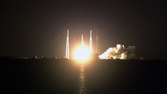 SpaceX Falcon 9 Successfully Driving Dragon Spacecraft to ISS with 17 Experiments Aboard