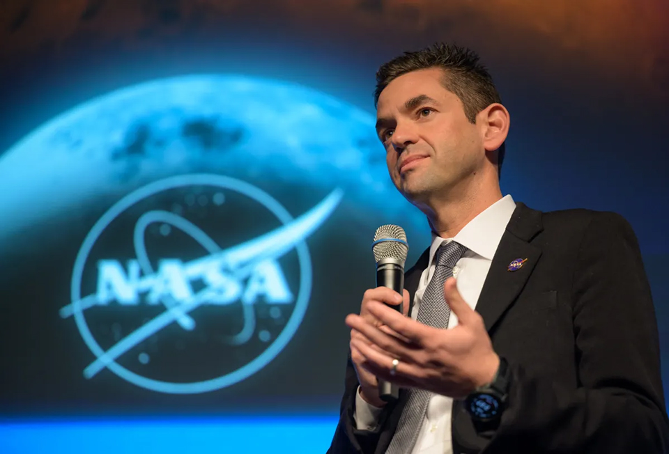 Isaacman’s Budget Math: How NASA Plans to Reach the Moon With a Quarter Less Money